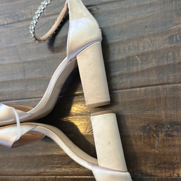 Badgley Mischka Elegant Satin Jeweled Women's Heels - Picture 6 of 8